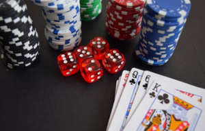 Texas Hold'em có so sánh theo chất bài không?