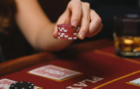 Trong Texas Hold’em có hai lá Joker không?